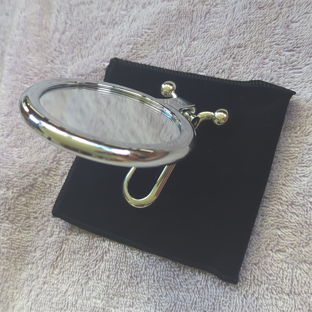 IOPE mini travel make up mirror